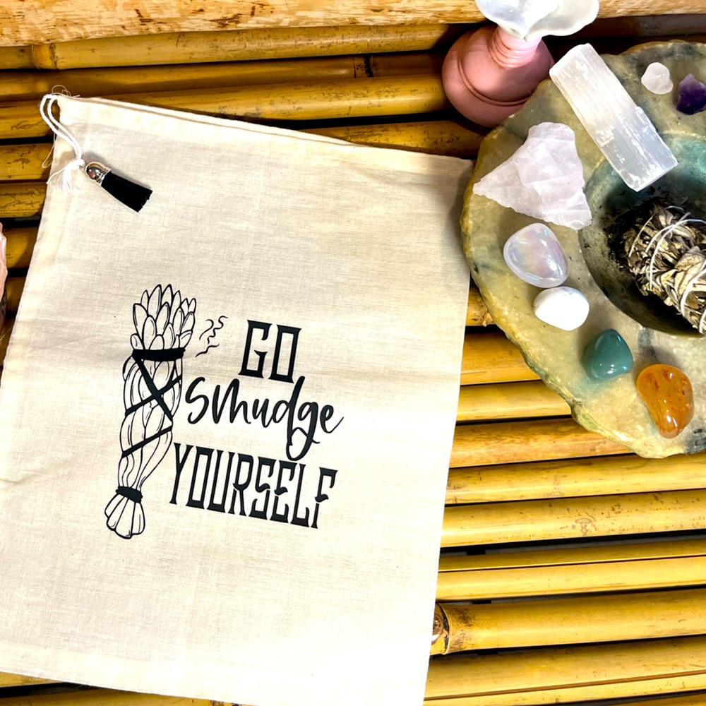 Light canvas bag with pull close string. 🧿